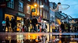 Parlamentul aprobă intedicţia de deplasare pe timp de noapte pentru a stopa propagarea coronavirusului